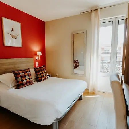 Le Petit Castel 3* אנטיב