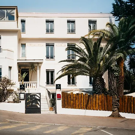 Le Petit Castel