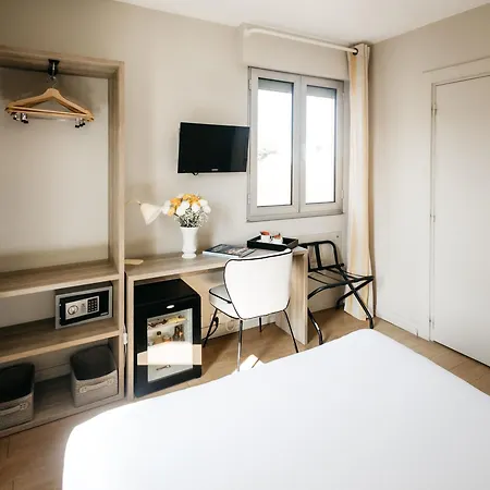 Le Petit Castel 3*