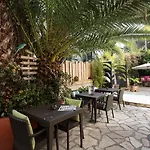 Le Petit Castel 3* Antibes