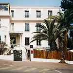 Le Petit Castel