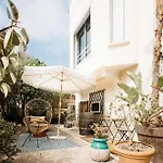 Le Petit Castel 3*