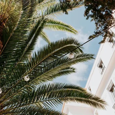 ル プティ カステル 3* アンティーブ