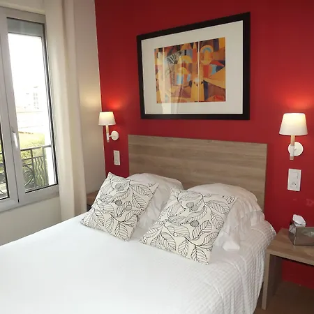 ル プティ カステル 3* アンティーブ