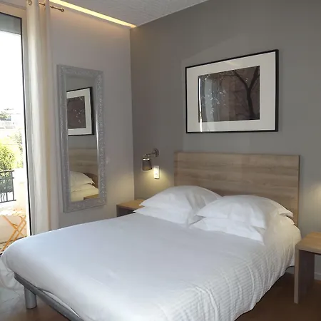 Hotel Le Petit Castel 3*