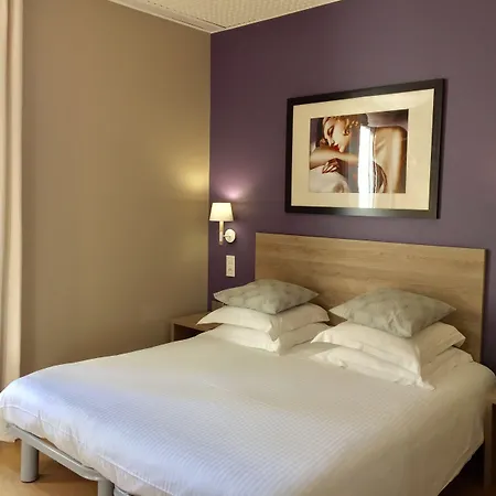 ホテル ル プティ カステル アンティーブ