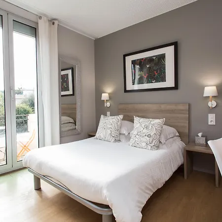 ル プティ カステル アンティーブ