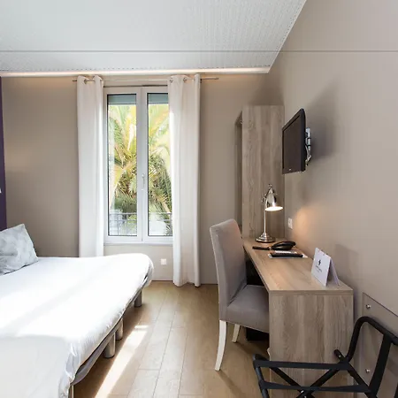 ル プティ カステル 3*