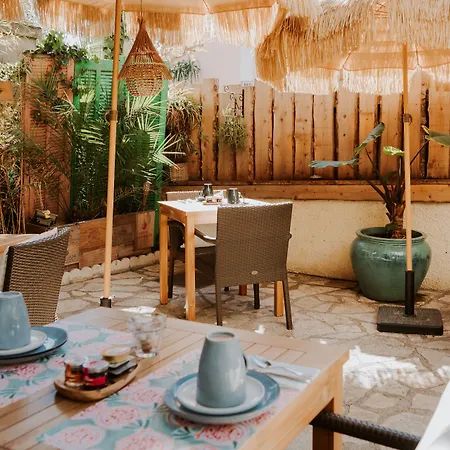 ル プティ カステル ホテル 3*