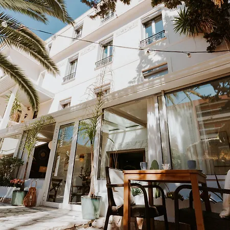 ル プティ カステル ホテル アンティーブ