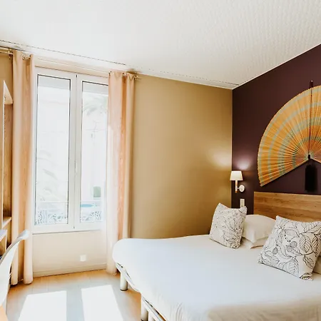 ル プティ カステル アンティーブ