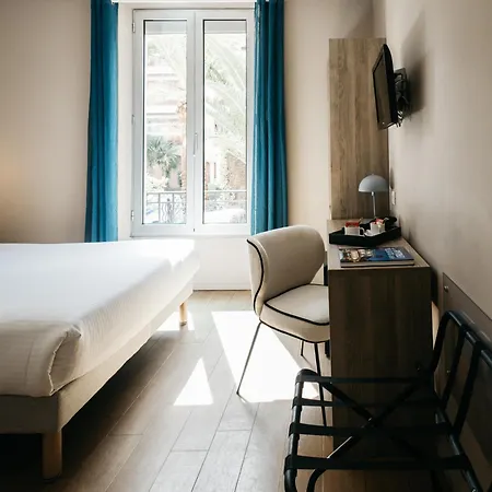 Le Petit Castel 3*