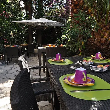 Hotel Le Petit Castel Antibes