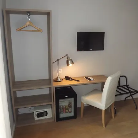 Le Petit Castel Hotel 3*