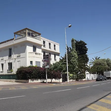 ル プティ カステル 3*