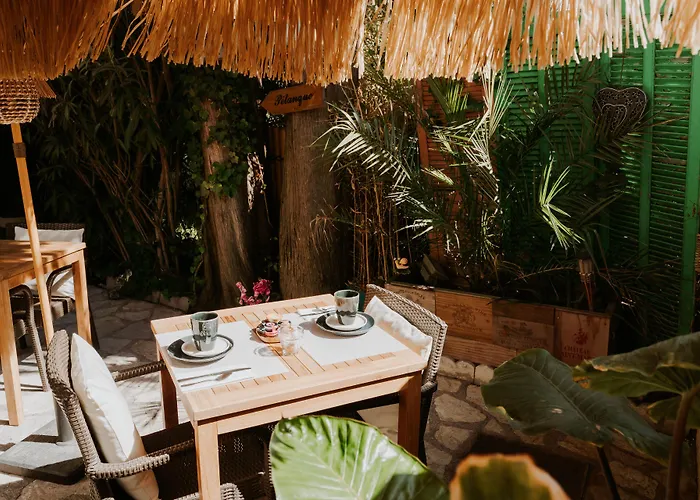 Hotell Le Petit Castel 3*